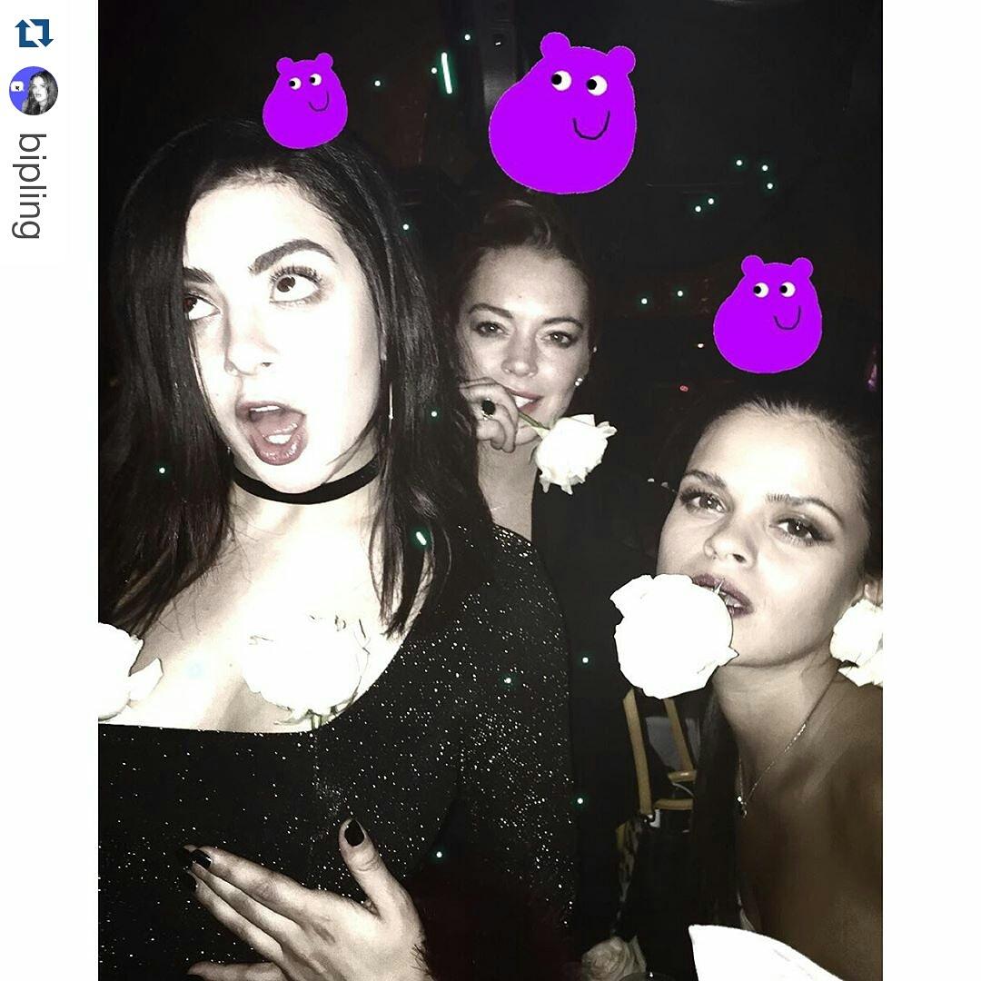 lohan_mexico's tweet photo. #bipling
#BIPBURGER #mooching #YAR #bipping πππβ¨πβ¨πππ₯ππ₯ππ₯π₯ππ₯πππππππ₯π₯π₯ππππππππ @charli_xcx lindsaylohan β¨π₯π http://t.co/emGhiN4JZa