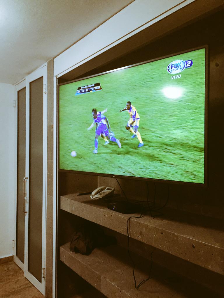 10APG's tweet photo. Vamos Tigreeeeeeeees !! @TigresOficial 💛🐯💙 http://t.co/1dStW56MlT