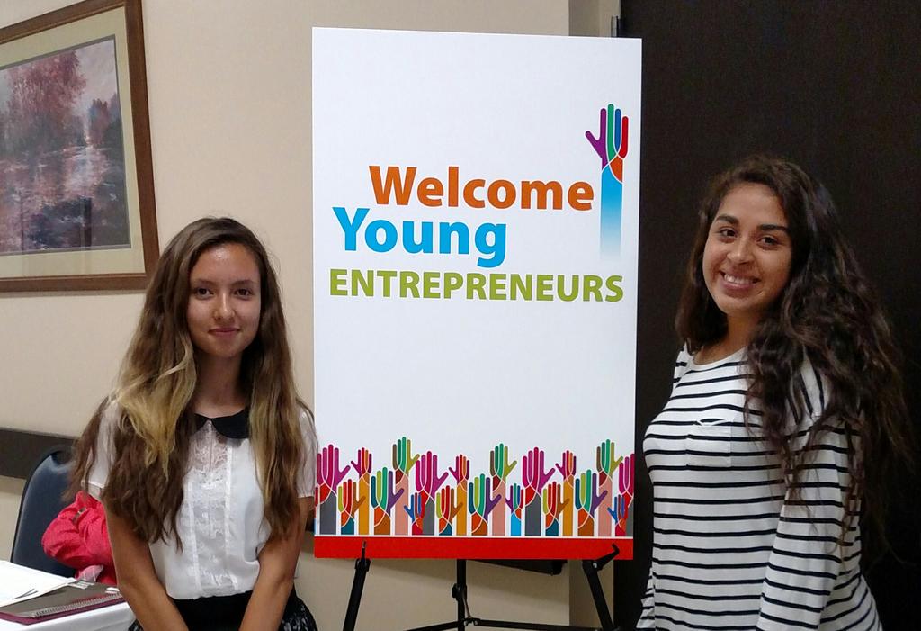 ConicalCapital's tweet image. #basic_Academy DECA students, Clarissa and Kassandra check out a great entrepreneurial opportunity in Henderson.