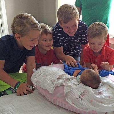 MerkelsBeauty's tweet photo. 6 Brothers Welcome First Girl Into the Family: 'They Were Worried She Would Paint Everythi… http://t.co/1HHLkcpA6c http://t.co/czcgJVXsy7