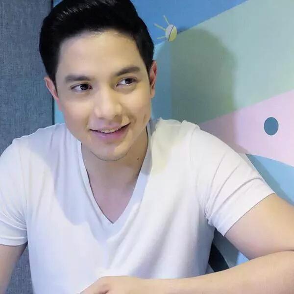 officialaldub16's tweet photo. How many RETWEET for Alden?

Why so gwapo bae??

CTTO

#ALDUBPreparationDay http://t.co/TtzmstBS6A
