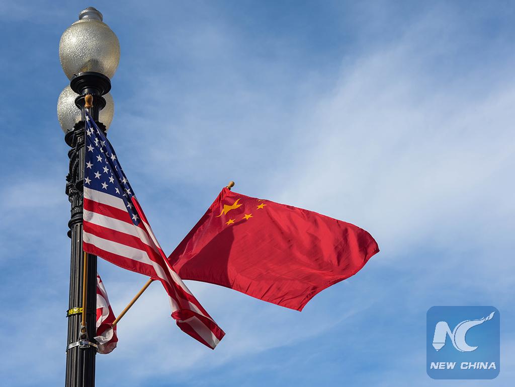 XHNews's tweet image. National flags of China and the U.S. are seen along the street in Washington #XiUSAVisit