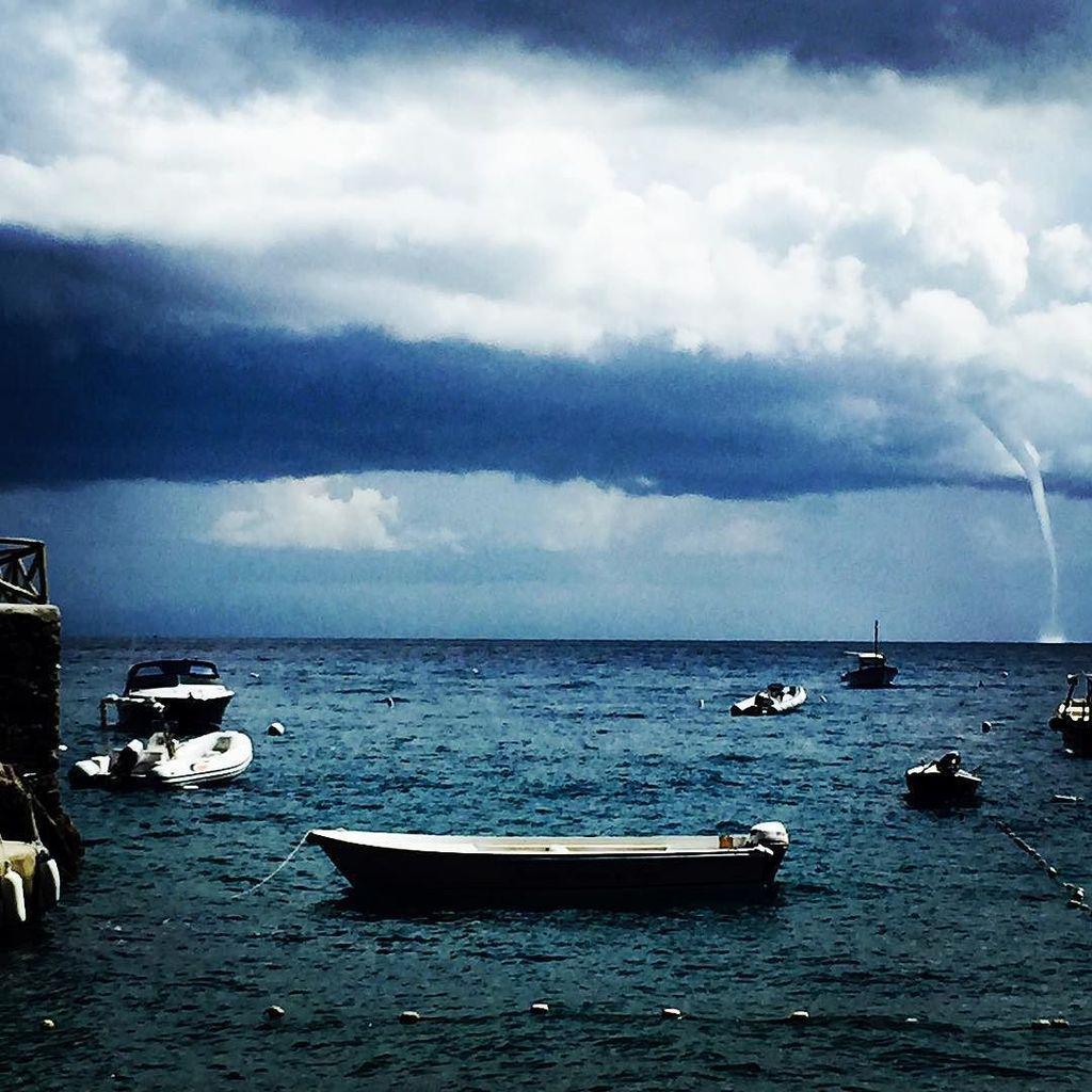 FeelingItaly's tweet photo. InstaPic by concadelsogno: #storm #concadelsogno #laconcadelsogno #restaurant #beach #amalficoast #recommone #neran… http://t.co/uaAlRivGSl