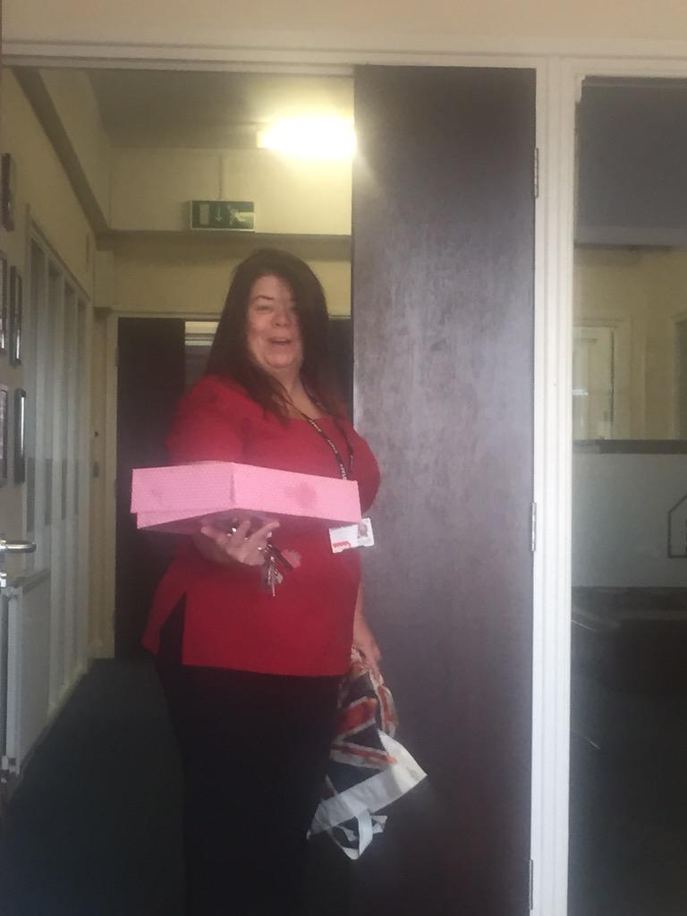 modetraining's tweet photo. First cake has arrived @JoanneDizzyjo #bakeoff @macmillancoffee http://t.co/jUD2R3F1vy