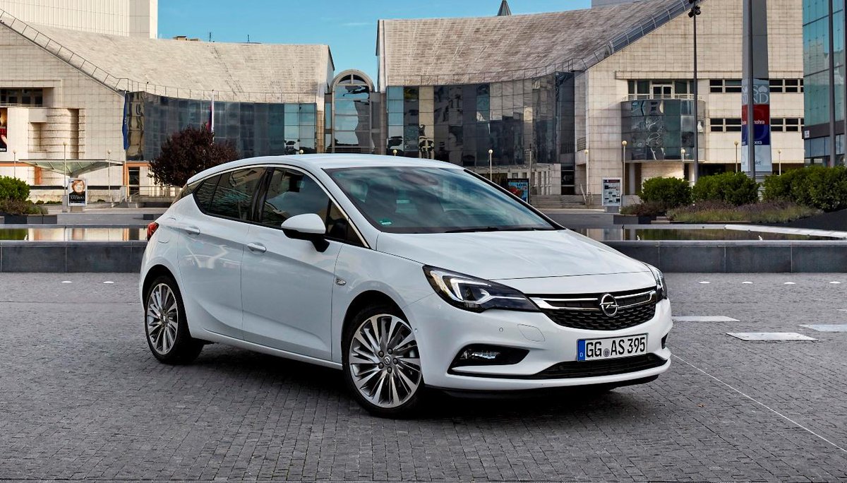 Automening's tweet image. Eerste indruk nieuwe #Opel #Astra: een auto vol verrassingen. automening.nl/2015/09/25/rij… #rijtest