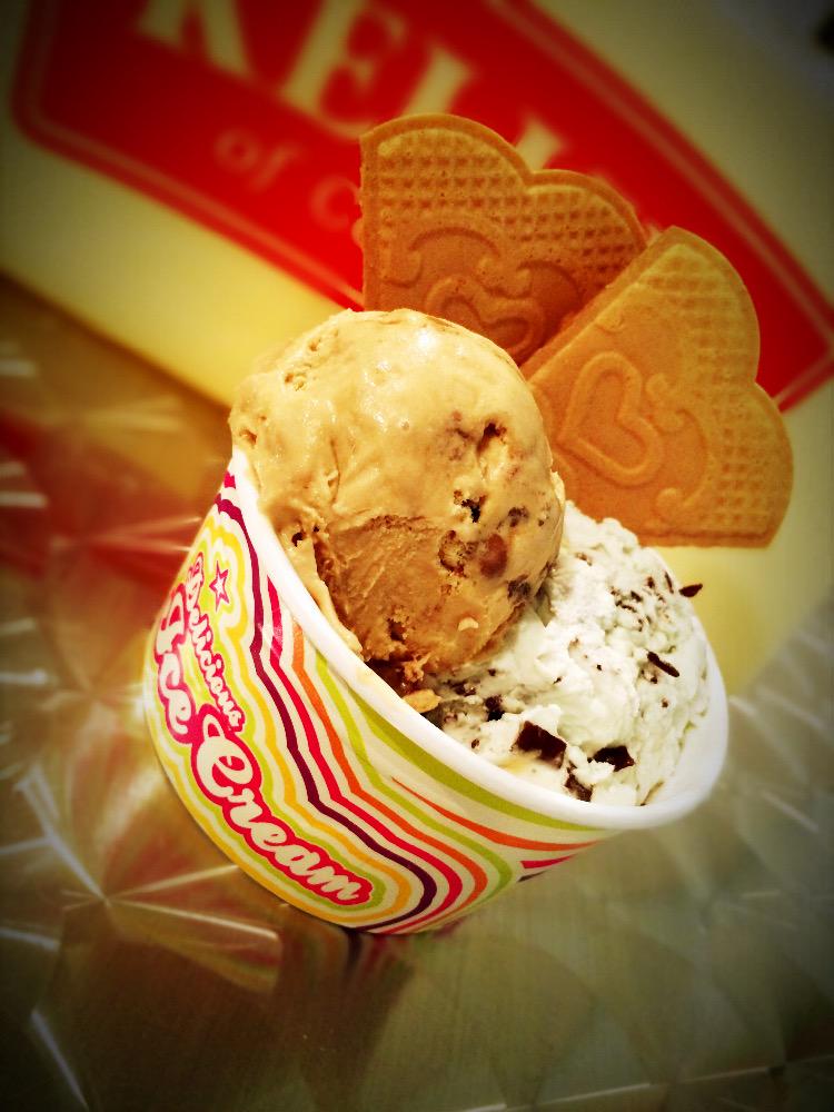 BlueGlacier_'s tweet photo. Looks like its going to be a beautiful day on @PlymBarbican today come pay a visit and try our delicious ice cream! http://t.co/XFq4iZrMoI