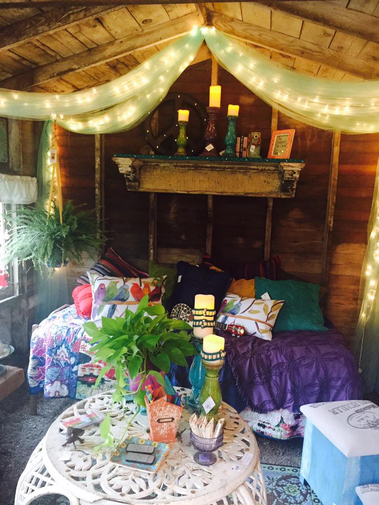 Heidi_S18's tweet photo. #she-shed #bachmans #fallideahouse2015 http://t.co/koxg7ejKsy