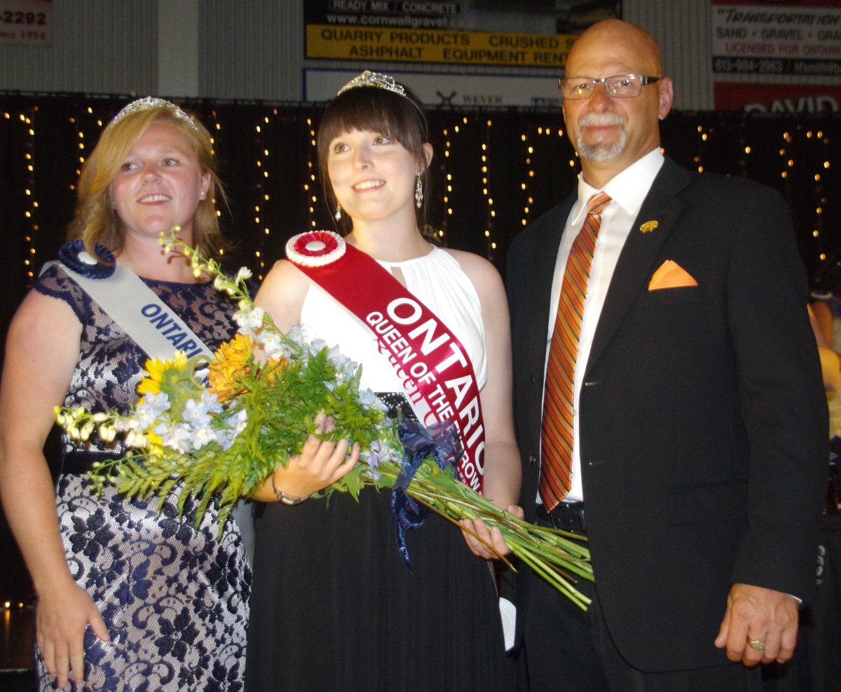 Sharon_Grose's tweet photo. Kathryn Chant #GrenvilleCounty crowned Ontario Queen of the Furrow in Finch. #ipm2015queens #IPMandRE #ontag #farm365 http://t.co/t8jV5O0Z2E