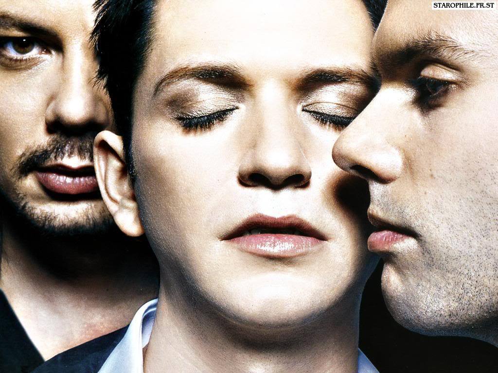 RaizesAereas's tweet photo. Placebo é uma banda de rock alternativo, formada em 1994 em Londres, Inglaterra. https://t.co/GQiSdJn2Gr http://t.co/LVjvXJ32xL