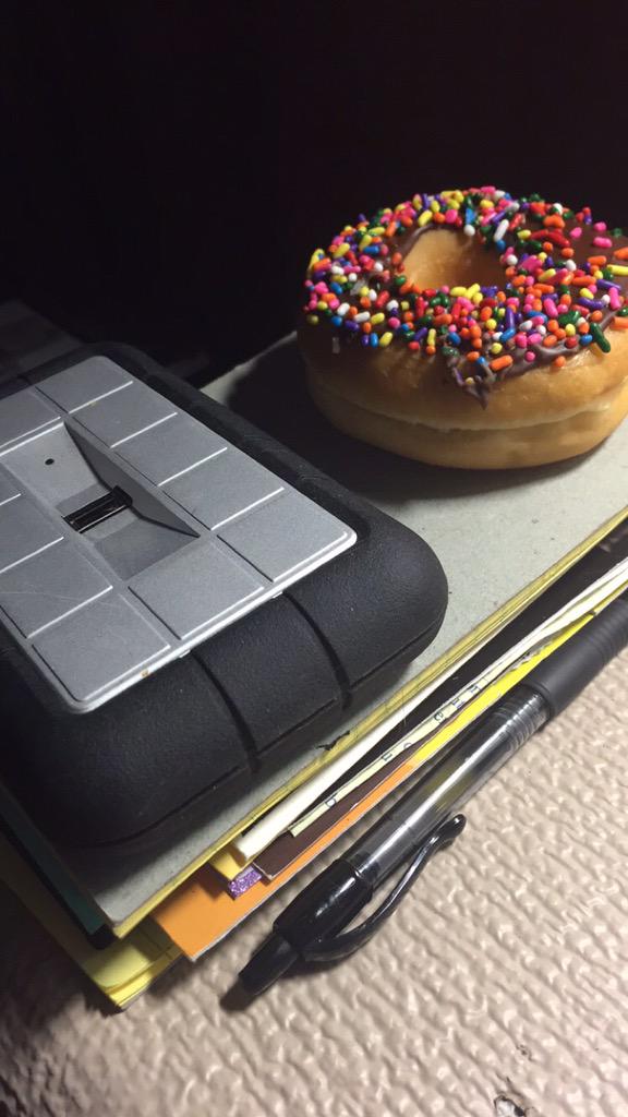 stephlindholm's tweet image. What working on a computer looks like #techlyfe #sprinkles