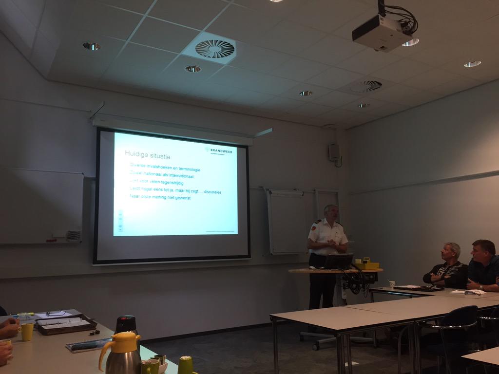 De decaan brandweerkunde van de @Brwacademie neemt ons mee van de huidige situatie naar de gewenste situatie #eenheid