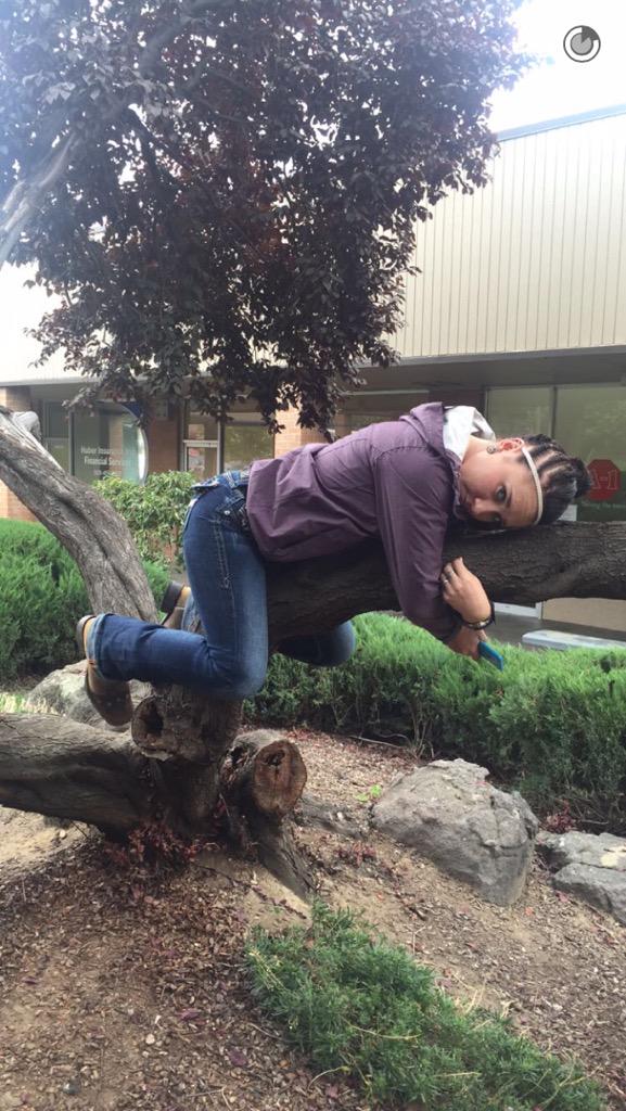 DexterHann's tweet photo. #seniorpicnotsunday @NataieWint http://t.co/adMila14Ki