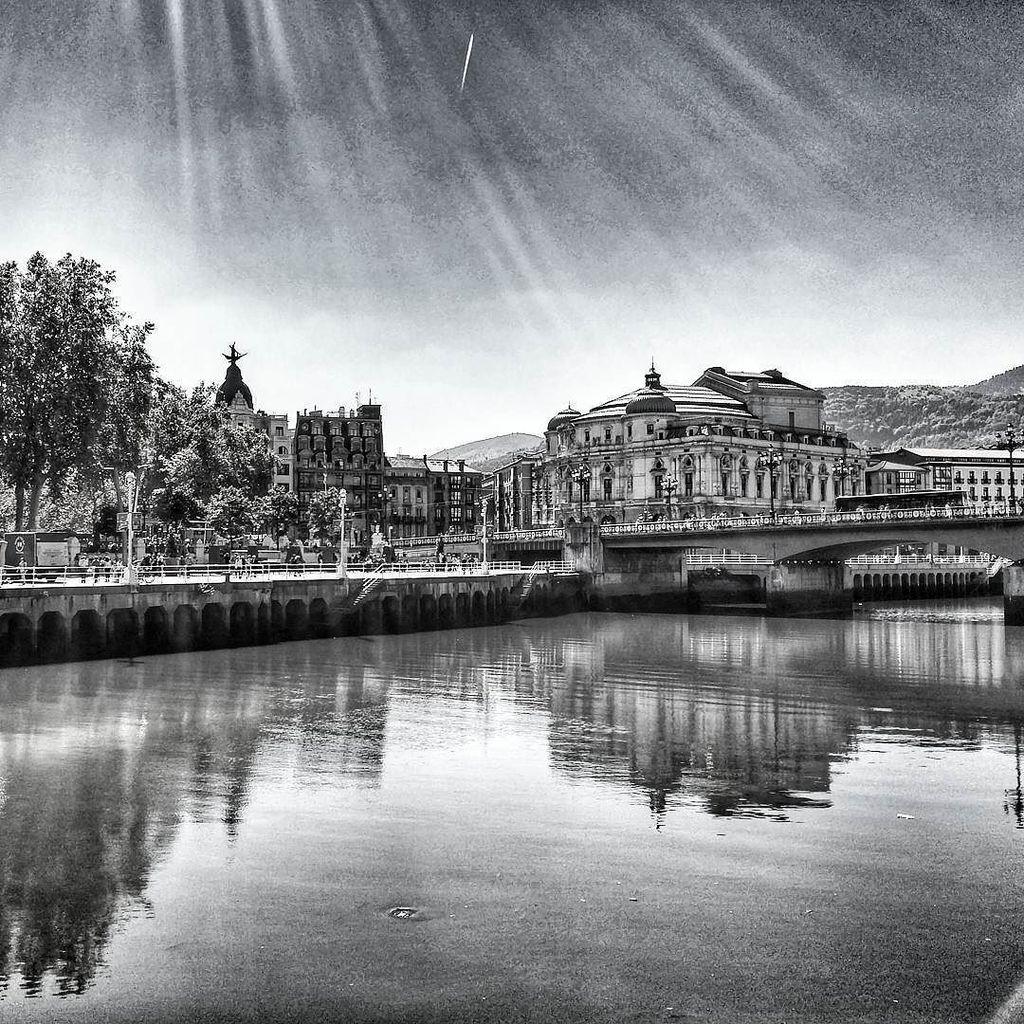 Paigar's tweet photo. Clásicos de #Bilbao #BilbaoEnImagenes #BZFoto http://t.co/s8yaoTqnYe