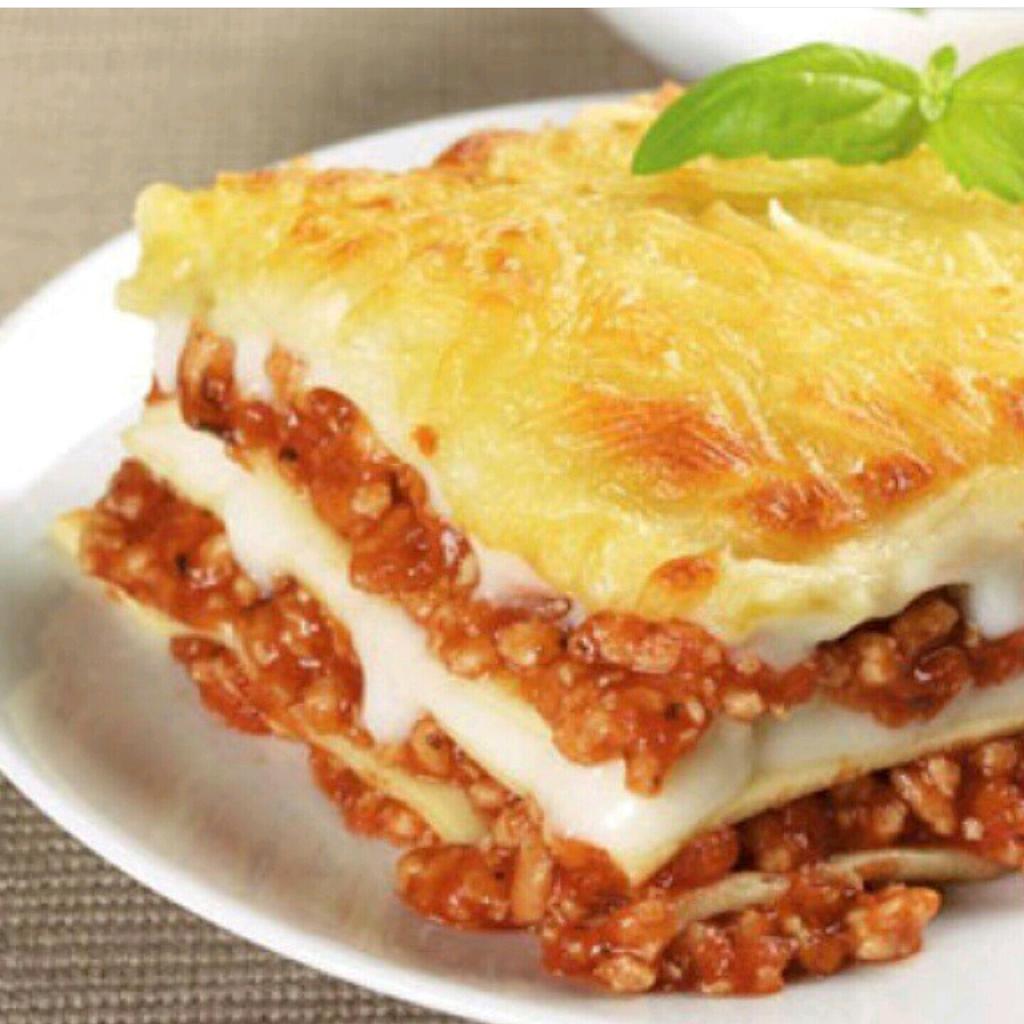 indohomemade's tweet photo. How good does this #lasagna look?? Have a great #weekend guys!

#jajananmedan1 l Medan http://t.co/x1ejr0xiKg