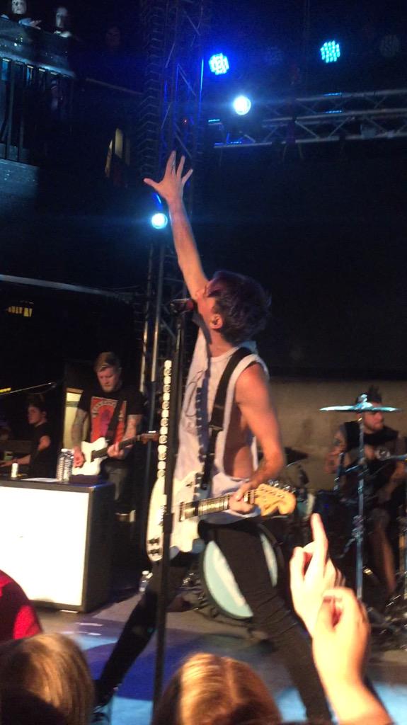 madeleinestorms's tweet photo. thanks for the best night of my life. @SetItOff @AllTimeLow @NovaRockafeller http://t.co/YmvlBofy9E