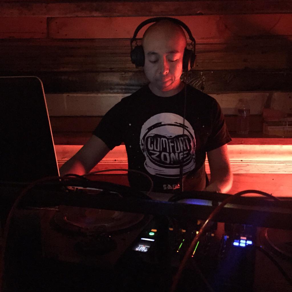 roevicious's tweet image. The birthday boy @djbluz doing a birthday set. #connectflow