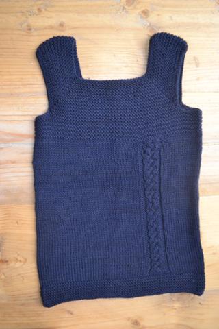 Wolgoednl's tweet photo. Mirjam breide voor Eline (3) dit leuke truitje van slechts 1 streng Cheeky Merino. Patroon is Milo (Ravelry $7,26). http://t.co/fF0Di3KKrc
