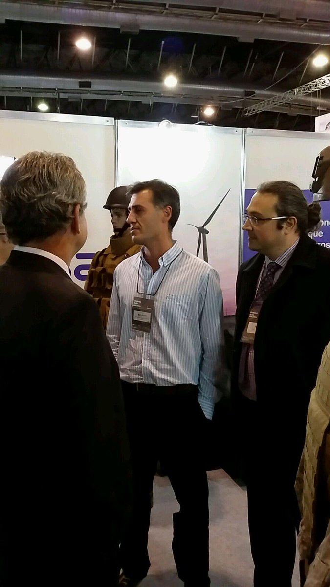 El Ing. Agustín Rossi, Ministro de Defensa de la Nación, visitando el stand de ICSA en #DefensaDeLaIndustria