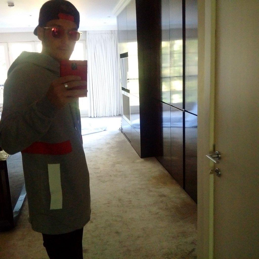 M10's tweet photo. Wish you all a happy Friday afternoon and a great weekend! 😎😉👍👍 〽1Ö http://t.co/SJOzZU2JM8