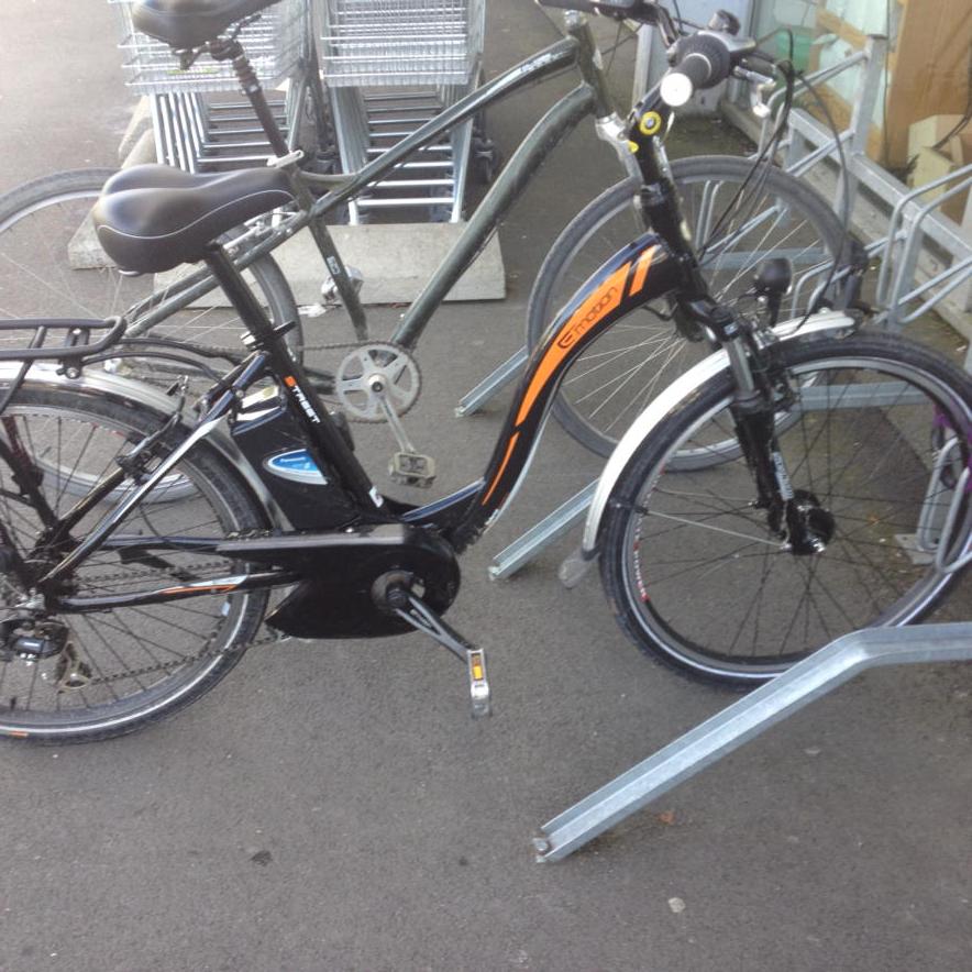 aslescop's tweet photo. Pas de problème de parking pour faire des petites courses 😉 #mobilacteurs #vélo http://t.co/xxiSmiOUTh