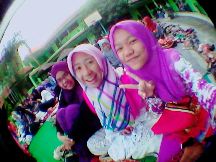 belqiseva's tweet photo. Haii kalian;;) Bahagiadengankalian:) http://t.co/vbNrg35STz