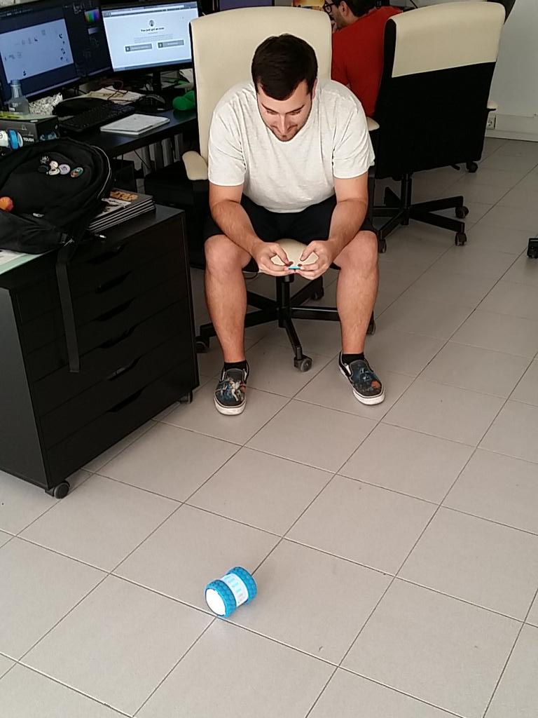 alecsalgado's tweet image. Gracias a @salumedia por hacernos un poco más felices y &quot;distraídos&quot; en la ofi de @Betaminders