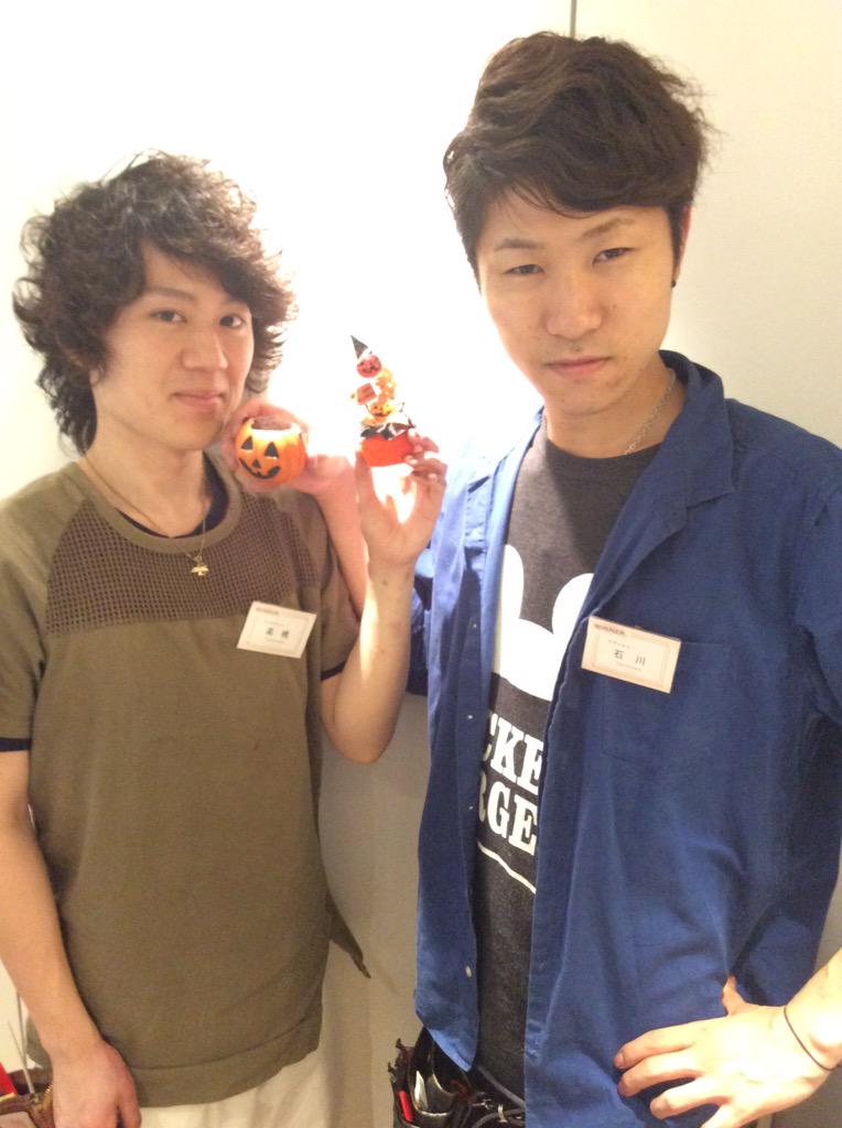 WINNERVISION's tweet photo. WINNER VSION NEW COLOR 登場😍😍
ハロウィンが近いということで、スタッフとカボチャで✌✌ http://t.co/gQm2cJqW8E