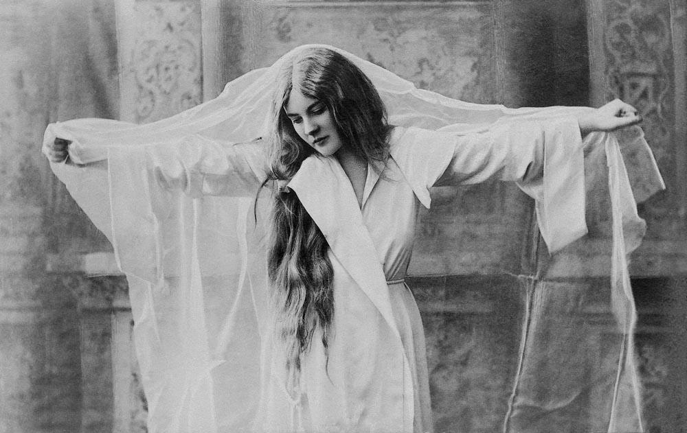 culture_pl's tweet image. Born today in 1905: Hanka Ordonówna, singer &amp;amp; actress. Listen to her classic "Autumn Song": youtube.com/watch?v=tobozw…