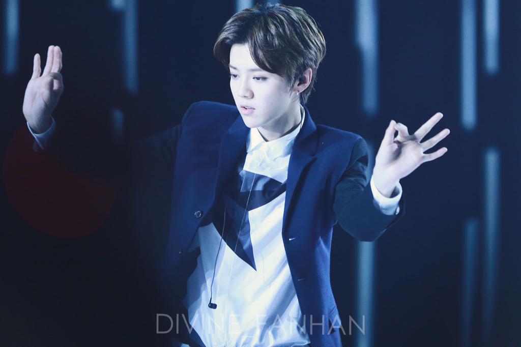 Divine_FanHan's tweet photo. #LuhanReloaded 150925 #LUHAN - "Reloaded" 1st Mini Concert http://t.co/A4zzQeBjbx