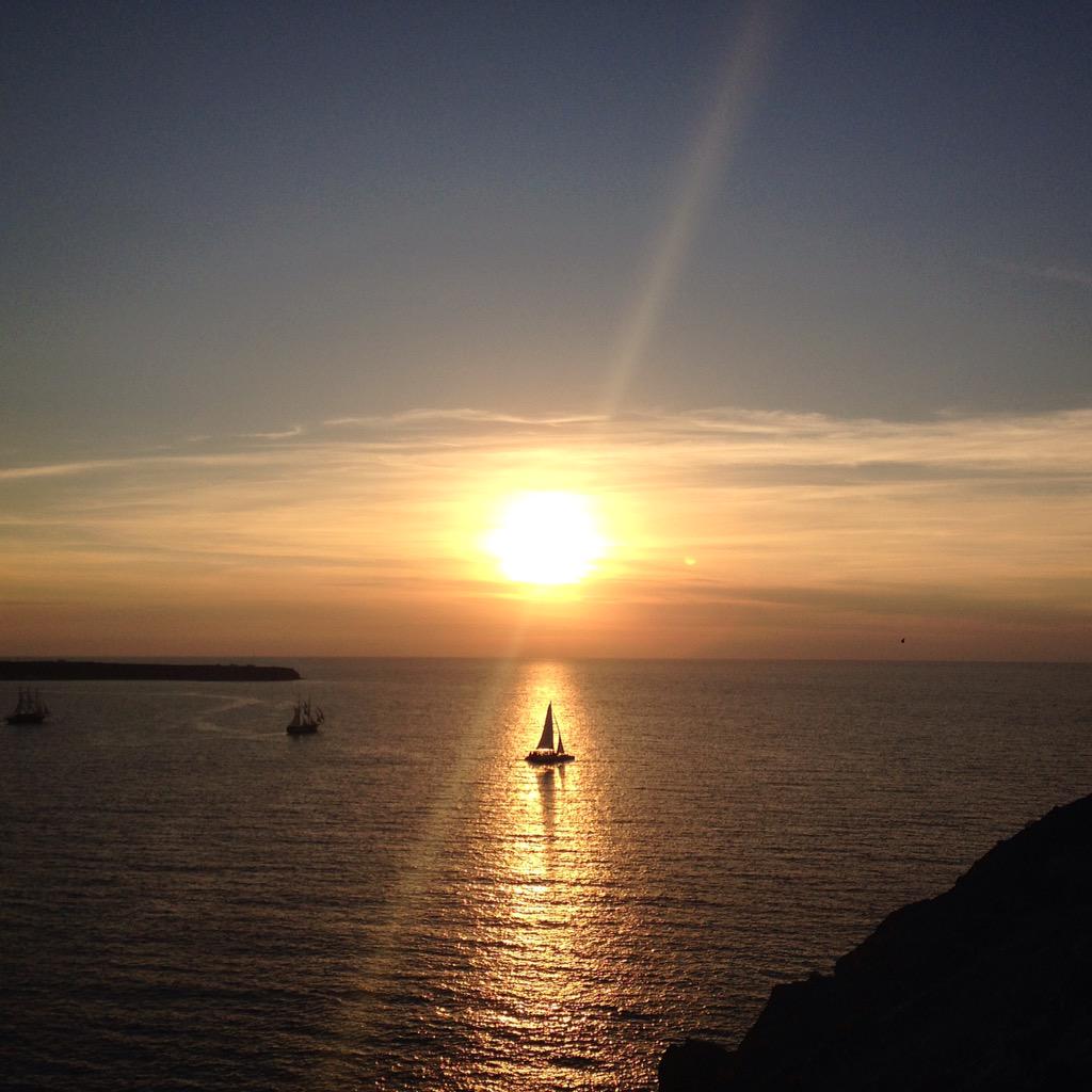 katemmars's tweet photo. Incredible #sunset last night! #oia #santorini #travel http://t.co/hjUTNhLP9V