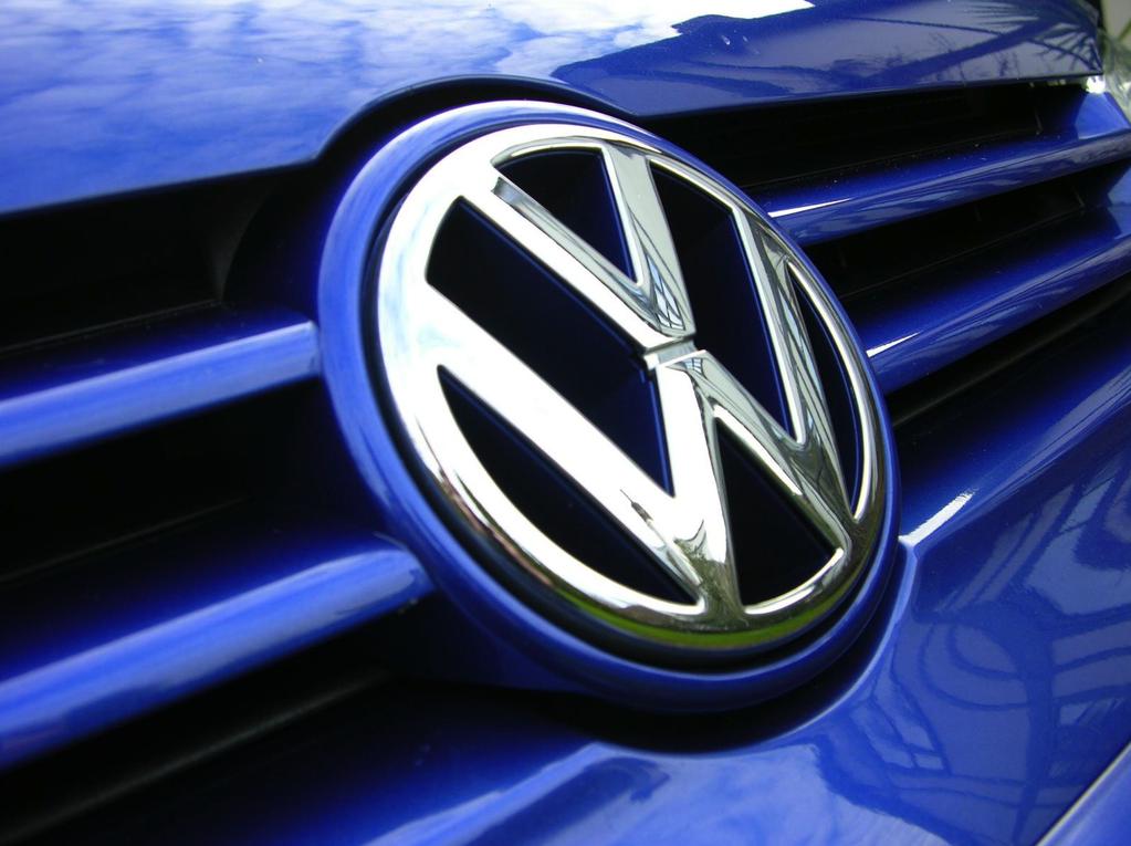 GarageRijnhaven's tweet photo. #Volkswagen en #Audi specialist @GarageRijnhaven in #Rotterdam volgt het wereldnieuws over #dieselgate van dichtbij. http://t.co/WcHWuad1a6
