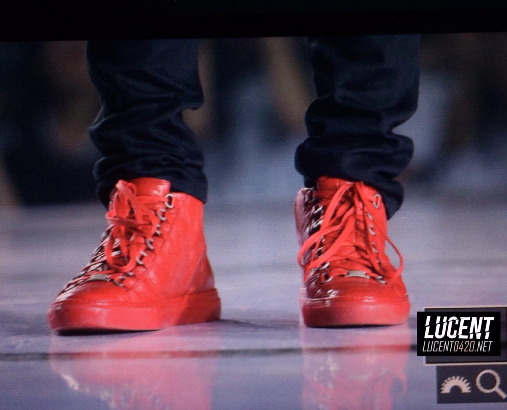 lucent0420's tweet photo. 150925 루한 첫 번째 미니콘서트 #LuhanFirstMiniCon #Luhan 발끝에서 완성되는 엣지.....💕 http://t.co/vJxl4c0ENq