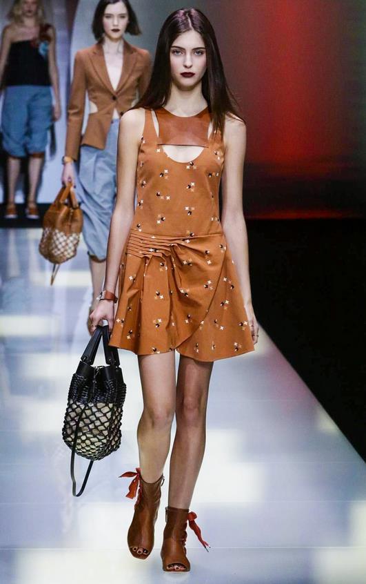MANDPMODELS's tweet photo. #MFW: #Taya, #LauraW and #Pavlina walk for @armaniofficial #SS16 http://t.co/kQyImPjlTe