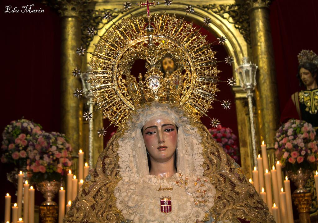 Y tu Cautivo mirando atraves de tu corona...
Galeria:
edusentencia.blogspot.com.es/2015/09/besama…