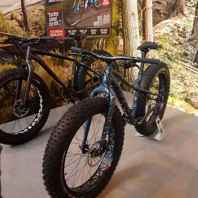 Specialized_UK's tweet photo. Heading to @CycleShow? Drop by @mbukmagazine and tweet a pic with the hashtag #goingfat for a chance to win a fatbike http://t.co/kOhWPPynvD