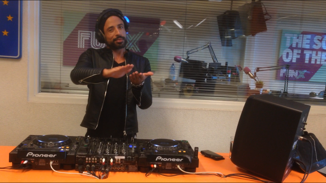 FunX's tweet photo. De ochtendmix van @1DRASHID in #FunX Start gemist? No worries, want het feestje staat online! http://t.co/T93fFBeoUd http://t.co/vps7desskU