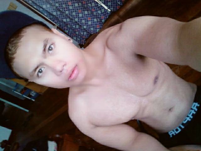 iamethanrufino's tweet photo. #FridayHotness2 #Pinoy4Hire ... Doi ... Ang masseur from Paranaque #SarapNgPinoy http://t.co/EayoghLjQw