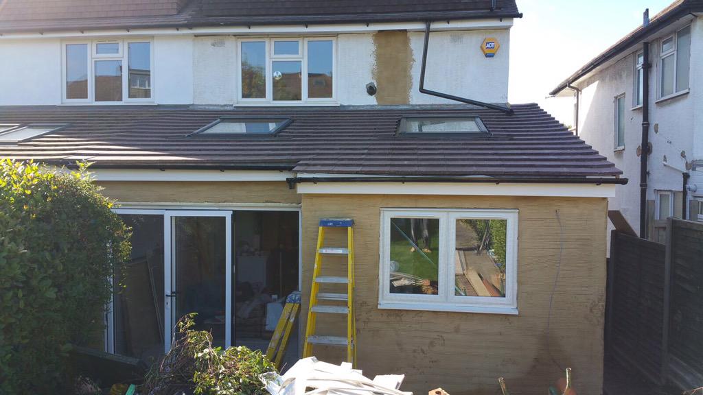 Bricknell_Build's tweet photo. Windows &amp; bifold doors in &amp; facia/gutter going up this morning at an extension in #Southgate http://t.co/5I7whv14Ua