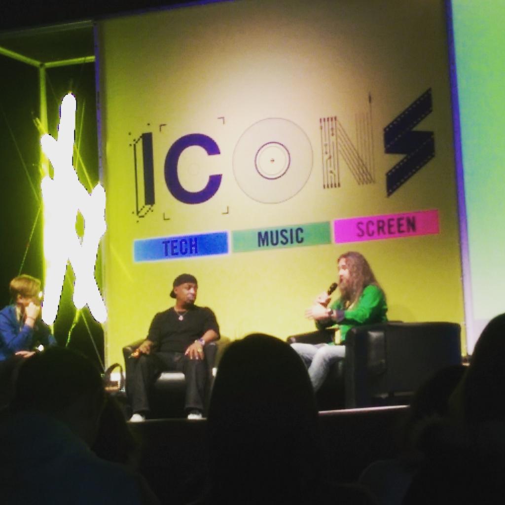 Cool #iconsfest talk with <a href="/MrChuckD/">Chuck D</a> &amp; Gawian Morrison <a href="/sensumco/">Sensum</a> <a href="/iconsfestival/">ICONS Festival</a> #music #peace <a href="/love_belfast/">Love Belfast ❤️</a> <a href="/NILights/">NiLights (FreePromo)</a>