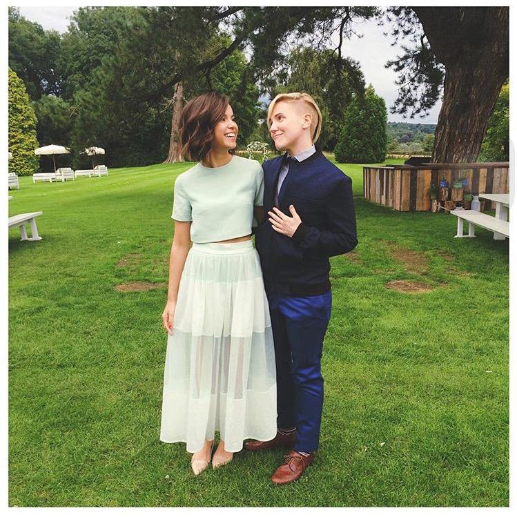 scarletsbucko_'s tweet image. WHY IS EVERYBODY TRYING TO KILL THE FANDOM TODAY. #hangrid #FOOLSVIDEO #DEAD