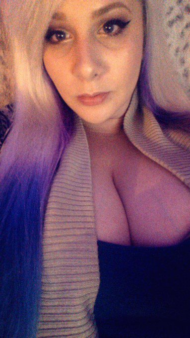 On cam 💙 http://t.co/ins5XqHgGX http://t.co/tlGVuO1d9L
