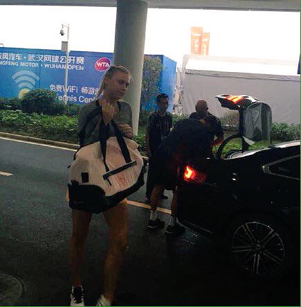 IwishCat's tweet photo. Good news is that Maria will practice at night! #letsgomaria #wuhantennis #sharafamily 🙌🏻 http://t.co/GqF7qG5fXk