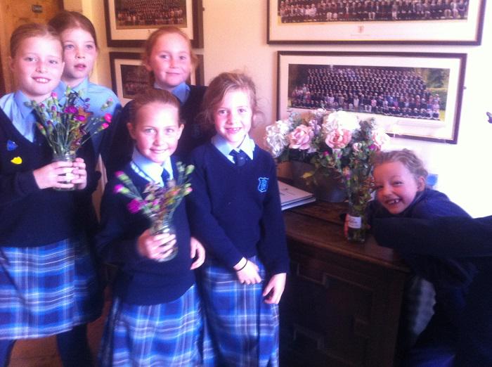 BeestonKitchen's tweet photo. Beeston Gardening Club placing our flowers around the school for all to see! http://t.co/CfIDmH8ul2