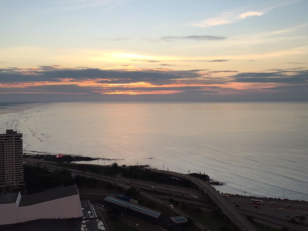 yuranr's tweet photo. Buenos días Panamá, no se cuantas habré tomado pero nunca son iguales #serpi04 #timewithme http://t.co/TOTCuxeDwa