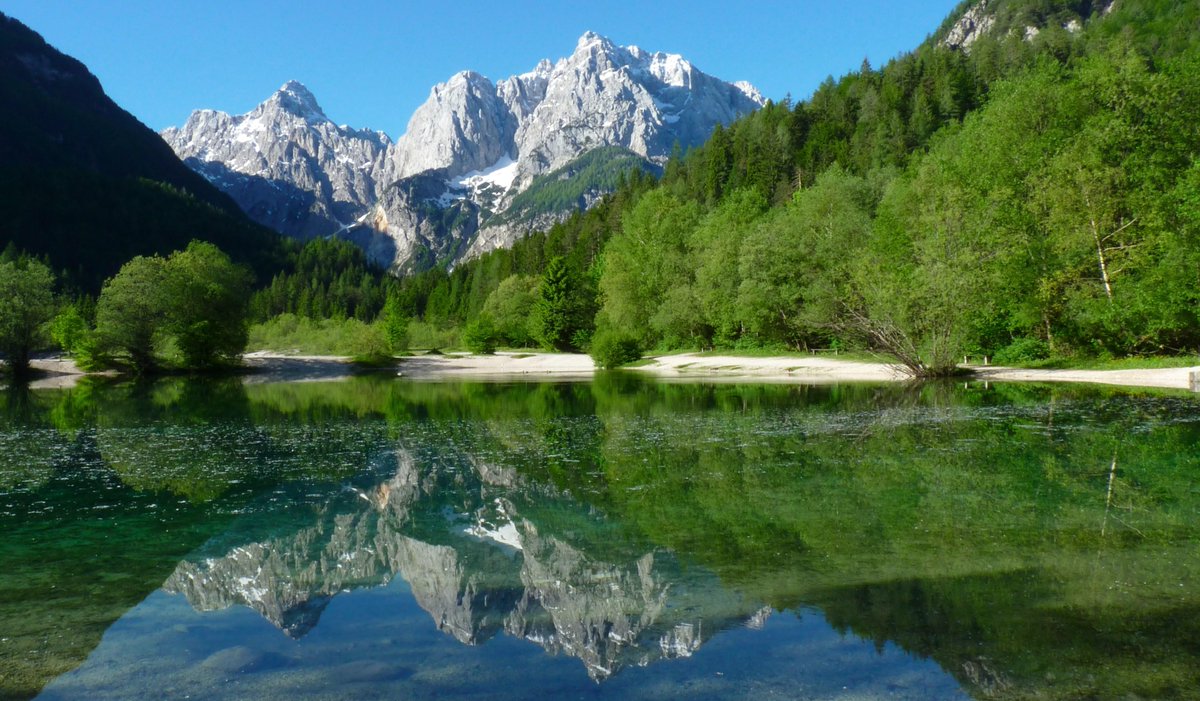 BookCampsite's tweet photo. Alps, Dinaric Mountains, Pannonian Plain and Mediterranean in one word - Slovenia #campsite
http://t.co/uwr7PuSxQB http://t.co/RdKKMLygmm