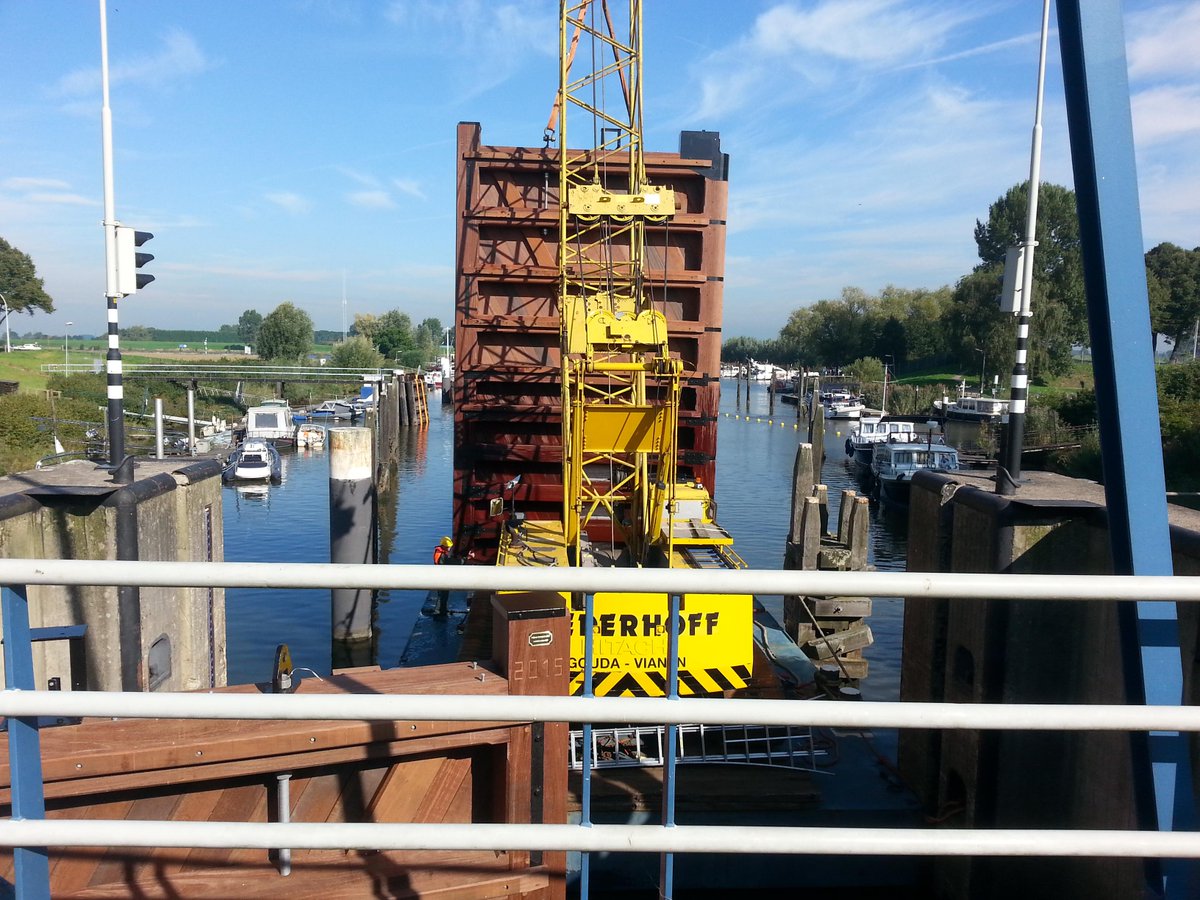 hupkeswijma's tweet photo. @Gem_Waalwijk is zes nieuwe sluisdeuren rijker! Zie ook: http://t.co/GFNmGxXy61
#FSCNL, #houten sluisdeuren http://t.co/S30CqO0yn0