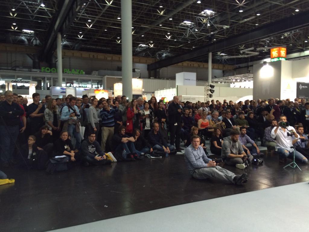 Standing room only! #FashionWeek #Düsseldorf <a href="/euromold2015/">Euromold 2015</a> #3DPrinting <a href="/SME_MFG/">SME</a>