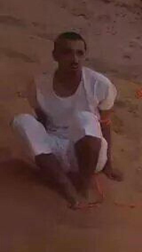 انا فيصل بن نايف الشاطري 

أتكفل ببناء مسجد في الرياض 
للمقتول مدوس العنزي
#داعشي_يقتل_ابن_عمه