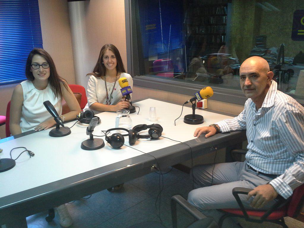 SER la Vall d'Uixó (@serlavallduixo) on Twitter photo Parlem de les <a href="/fpsgdafamilia/">Sagrada Família</a> per la presentació de la seua nova regina. Amb Manolo Debón, Isabel Cortés y Laura Mtnez Parlem de les <a href="/fpsgdafamilia/">Sagrada Família</a> per la presentació de la seua nova regina. Amb Manolo Debón, Isabel Cortés y Laura Mtnez