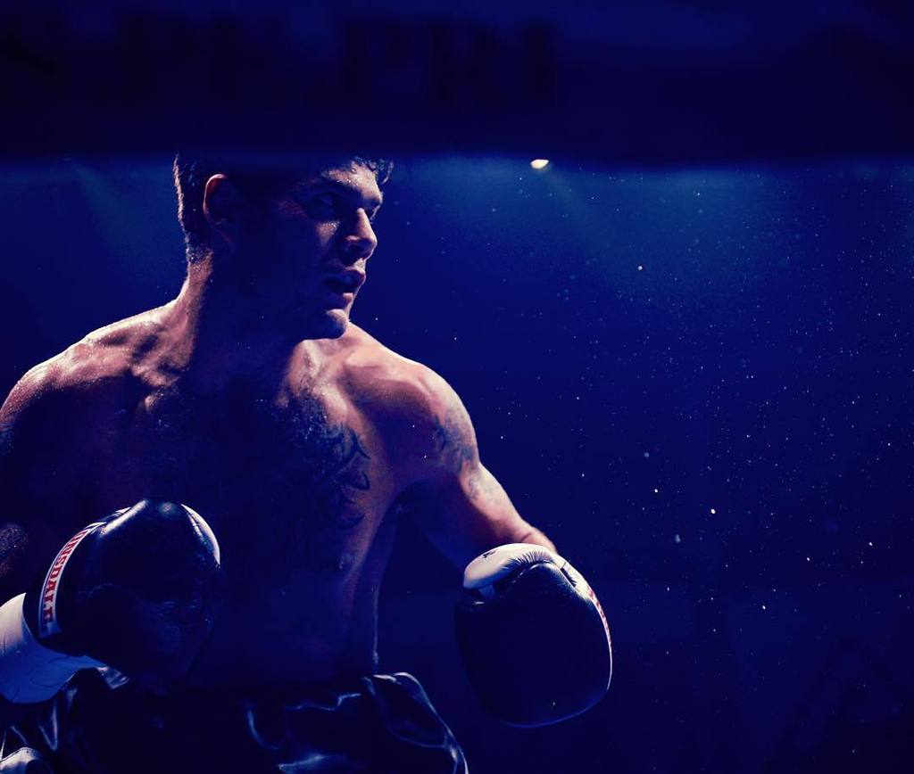 gastontrussi's tweet photo. Another week down... 13 to go! #boxinglife #boxingportrait #boxingnight http://t.co/qrvtKtXhVE http://t.co/gLXZzc5bHi